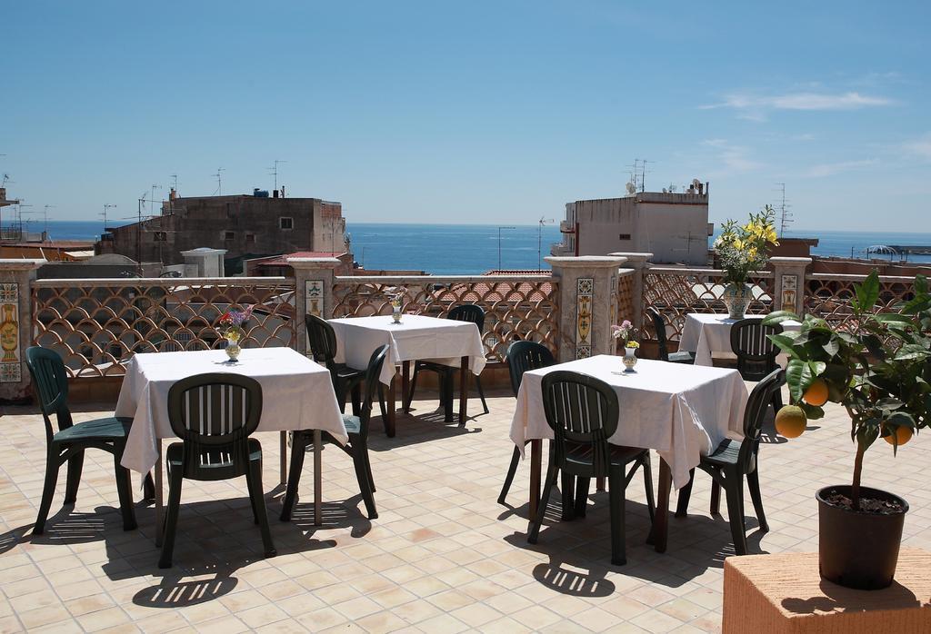 Villa Cristina Giardini Naxos Exteriör bild