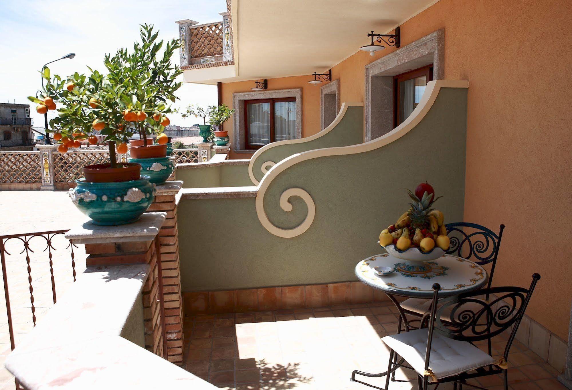 Villa Cristina Giardini Naxos Exteriör bild